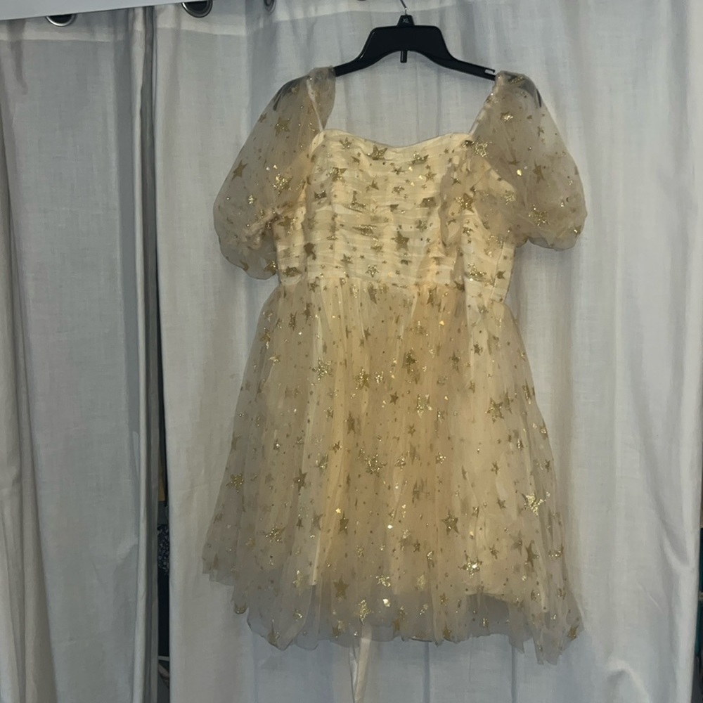 Yellow/gold size 8 homecoming or Taylor swift concert dress